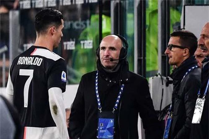 Ronaldo bỏ về trước khi trận đấu kết thúc, Sarri vẫn nói lời cảm ơn