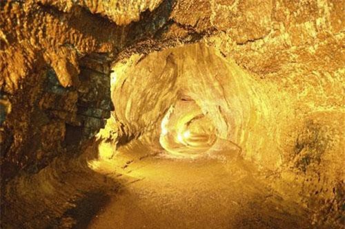 Rúng động phát hiện ống dung nham bên trong Mặt trăng