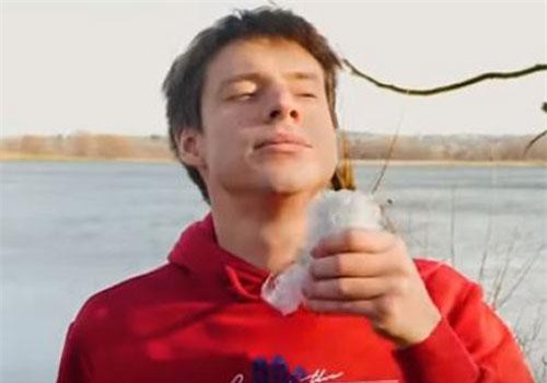 CLIP: Những mẹo vặt cực hữu ích khi đi cắm trại hay du lịch