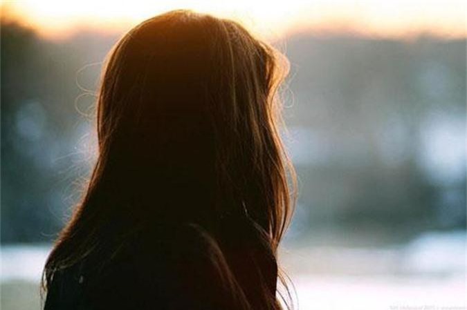 Giật mình tỉnh giấc giữa đêm vì hành động lạ của dượng