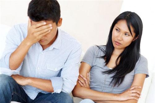Nhất quyết ly hôn khi biết chồng có 'tiểu tam'