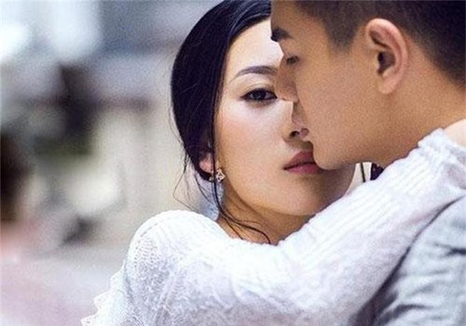 Tan ca đêm, vợ chết lặng thấy chồng say giấc cùng gái xinh hàng xóm