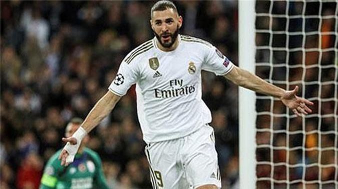 Thoát khỏi cái bóng của Ronaldo, Benzema khiến Messi và Suarez chạy dài