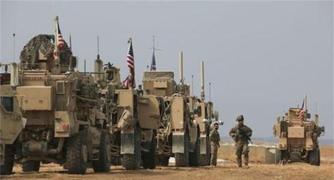 Vũ khí Mỹ 'lùi lũi' rút khỏi Syria, 900 binh sĩ nghi ở lại giữ mỏ dầu