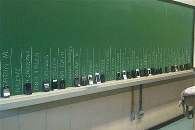 'Cười lăn, cười bò' với những 'tuyệt chiêu' chống gian lận trong thi cử của các giám thị