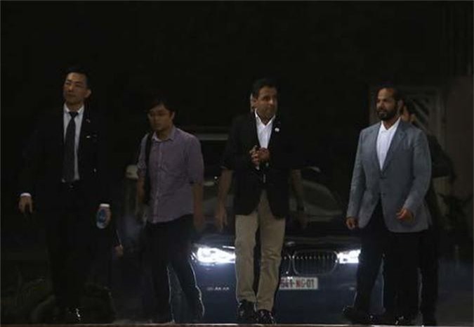 Đội tuyển UAE đón vị khách đặc biệt trong buổi tập ở Mỹ Đình