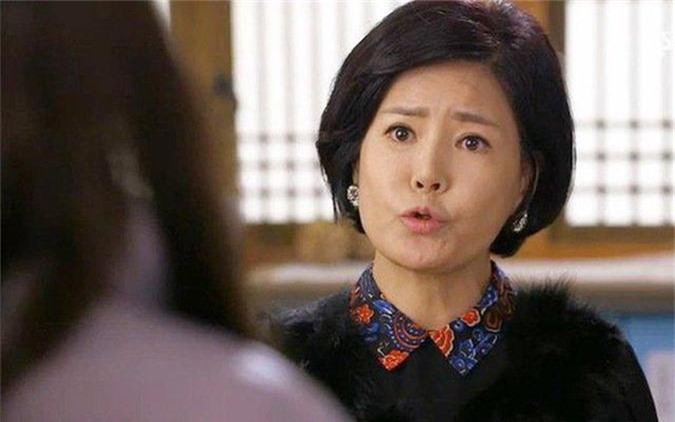 Khinh con dâu là gái nạ dòng, mẹ chồng quay ngoắt thái độ sau 1 lần nấp cửa