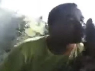 Kinh hãi người biểu diễn bị cá sấu đớp trúng mặt