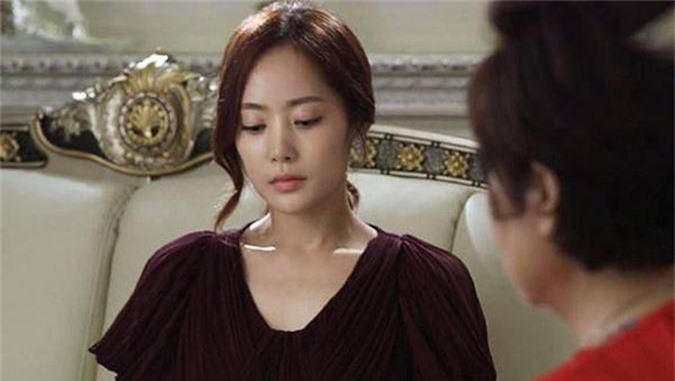 Mẹ chồng đuổi con dâu ra khỏi nhà, chồng chậm rãi nói thế này mà bà phải nghẹn lời còn vợ thì bật khóc cảm kích anh một đời