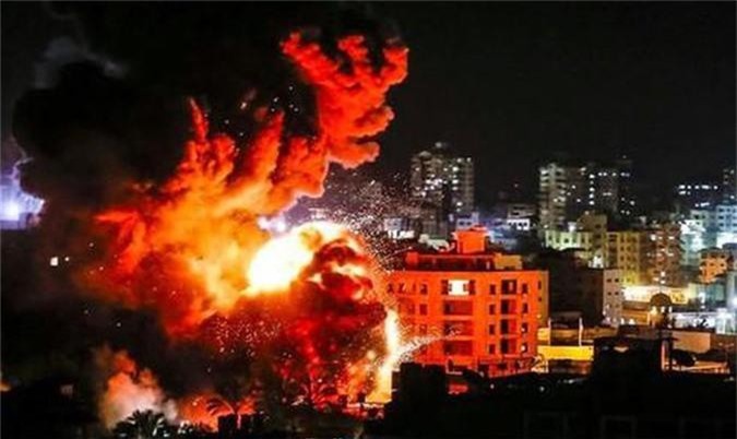 Palestine phóng loạt rocket, hệ thống 'vòm sắt' của Israel 'gồng mình' đáp trả