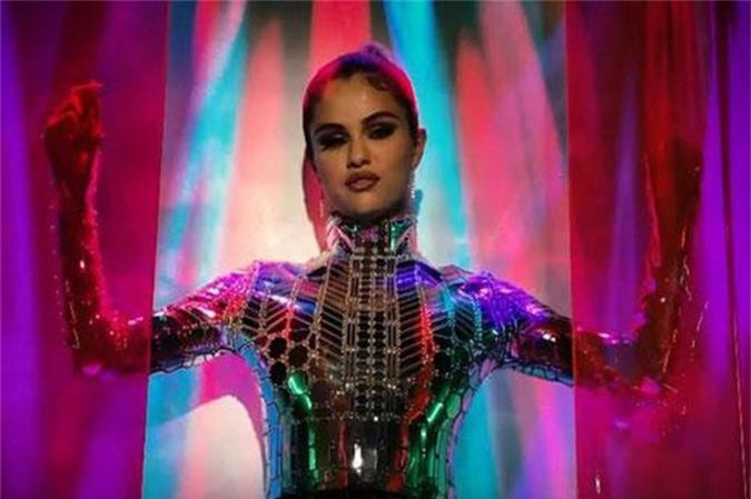 Selena Gomez từng sợ hãi khi thoát khỏi hình ảnh công chúa Disney