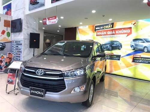 Toyota Innova giảm giá 75 triệu đồng, quyết đầu Mitsubishi Xpander