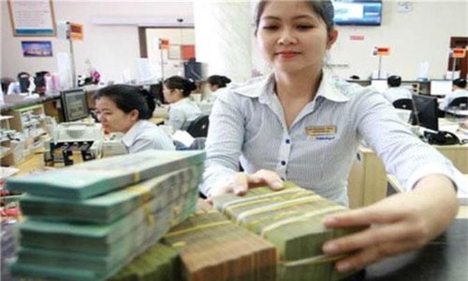 Vì sao nhiều ngân hàng bất ngờ điều chỉnh giảm lãi suất tiền gửi?