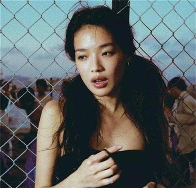 Ảnh thời trẻ của Thư Kỳ: Vẻ mong manh pha chút hoang dại làm say đắm lòng người