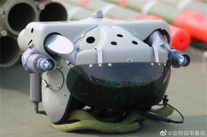 Cận cảnh mũ bay phi công Z-10 Trung Quốc: Cồng kềnh như mũ bay F-35