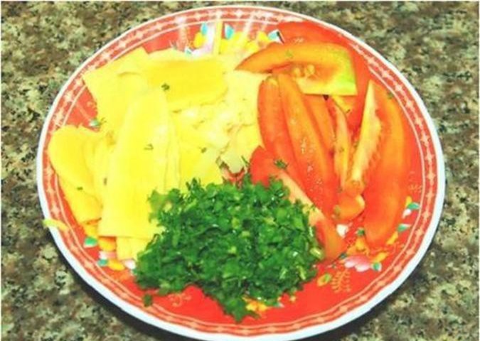 Canh măng chua ấm nóng cho bữa cơm gia đình ngày giao mùa