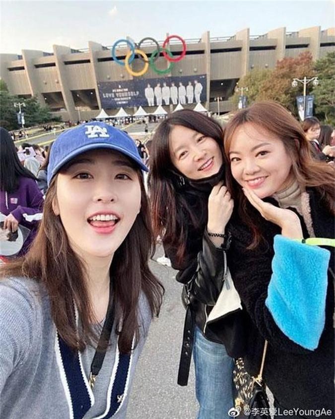 Đi xem BTS, nữ thần Lee Young Ae khiến dân mạng dậy sóng