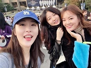 Đi xem BTS, nữ thần Lee Young Ae khiến dân mạng dậy sóng