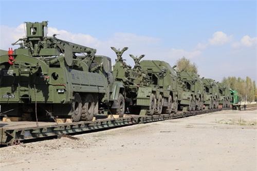 Hệ thống phòng không S-300PS Nga đưa sang Tajikistan chuẩn bị trực chiến
