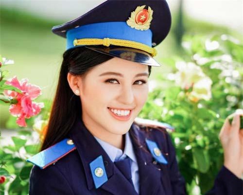 Nữ sinh Học viện Cảnh sát xinh đẹp, mê đàn tranh từ 10 tuổi