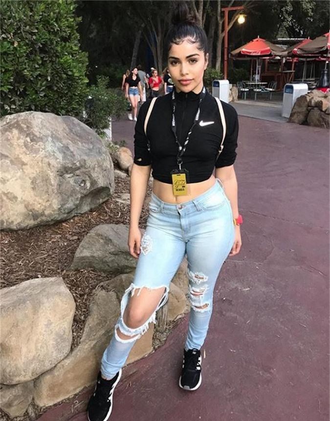 Streamer siêu vòng ba gây sốc khi chia sẻ về phương thức 'khoe đùi kéo view' của mình