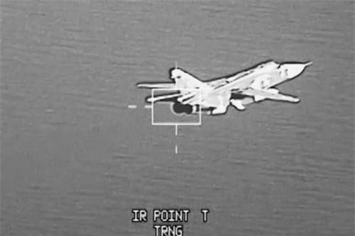 Tiêm kích Nhật Bản 'khóa chết' Su-24 của Nga xâm phậm không phận