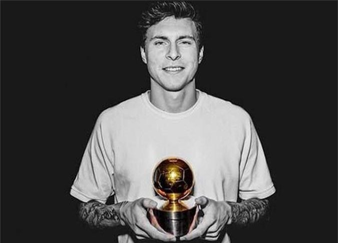 Trung vệ MU đánh bại Ibrahimovic, đoạt Quả bóng Vàng Thụy Điển