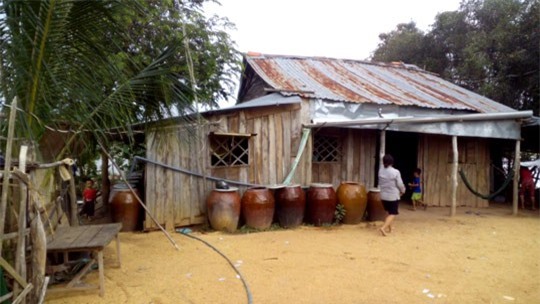 Chồng tàn ác đâm vợ 13 nhát dao rồi tự tử nhưng bất thành