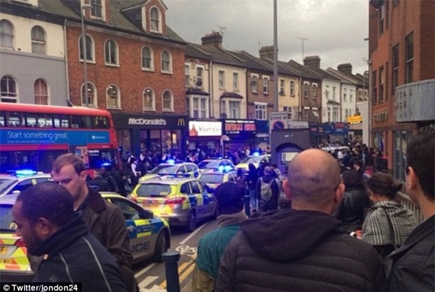 200 nữ sinh lao vào đánh ghen, tranh giành bạn trai