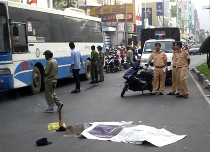 Truy tìm tài xế container tông chết người rồi bỏ trốn