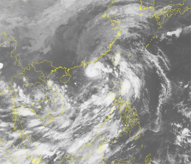 Bão số 6 giật cấp 10-11 trên biển Đông, cách Hoàng Sa 720km