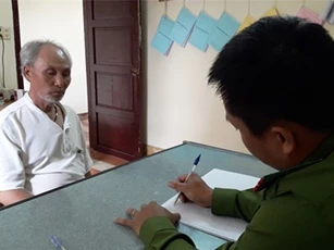 Bắt kẻ giả danh trung tướng quân đội về hưu đi lừa đảo