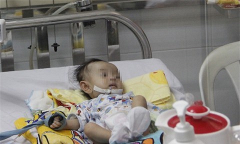 Bé 2 tháng tuổi mắc bệnh hiếm, cả thế giới chỉ có 4 ca