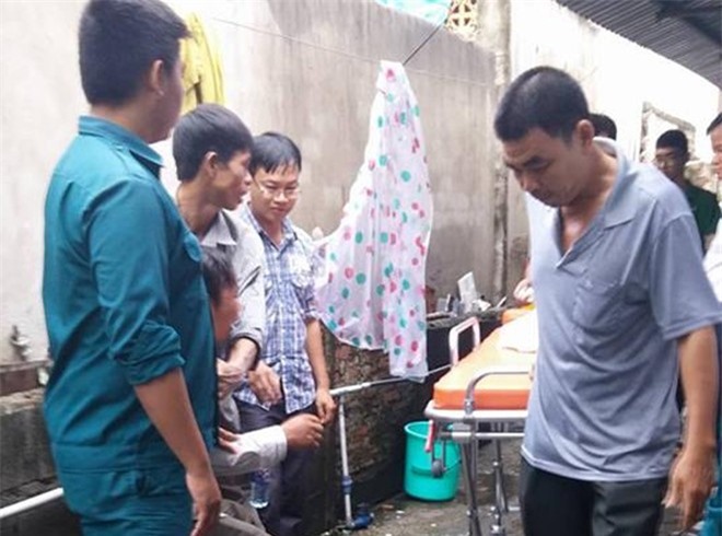 Bé gái 8 tháng bị bồn nước đè chết: Đau đớn tiễn đưa con