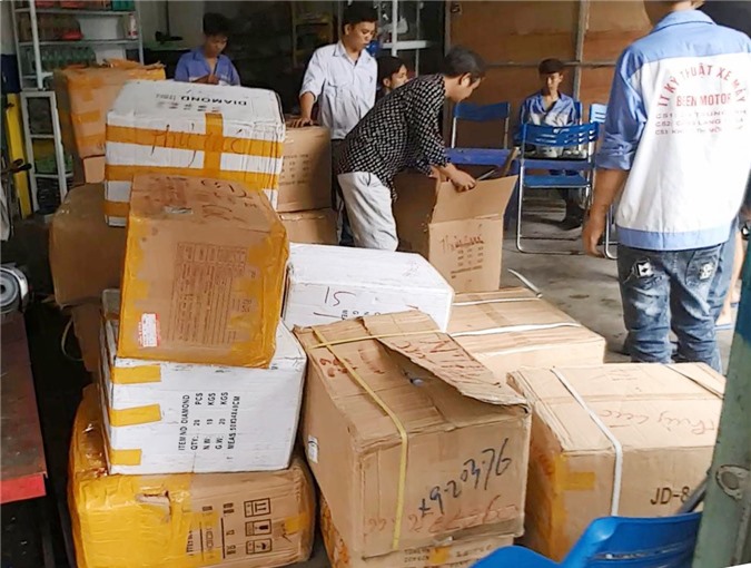 Hà Nội: Bị QLTT kiểm tra hàng lậu, chủ hàng cầu cứu người nhà là lãnh đạo Thành phố?