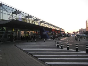Bỉ: Sân bay Zaventem rung chuyển, 11 người chết sau 2 vụ nổ liên tiếp