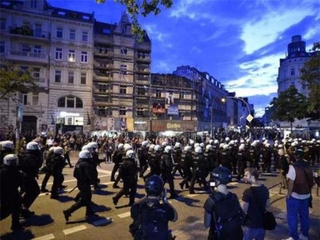 Biểu tình biến thành bạo loạn phản đối G20 ở Hamburg, Đức