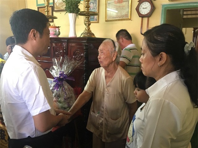 Bộ trưởng Công Thương thăm gia đình cán bộ bị buôn lậu đánh tử vong