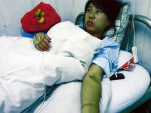 Bức xúc chuyện vợ phải phá thai 8 tháng vì sợ chồng mất việc