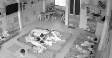 Vũng Tàu: Buộc thôi việc 2 giáo viên mầm non dùng chân đẩy bé trai ngã xuống nền nhà