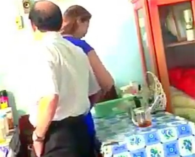 C&#xE1;n b&#x1ED9; s&#xE0;m s&#x1EE1; n&#x1EEF; t&#x1EA1;p v&#x1EE5; b&#x1ECB; k&#x1EF7; lu&#x1EAD;t khi&#x1EC3;n tr&#xE1;ch v&#x1EC1; m&#x1EB7;t &#x110;&#x1EA3;ng