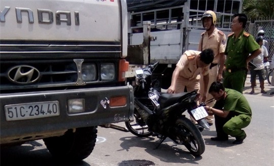 Cảnh sát hình sự bị xe ben tông tử vong tại chỗ