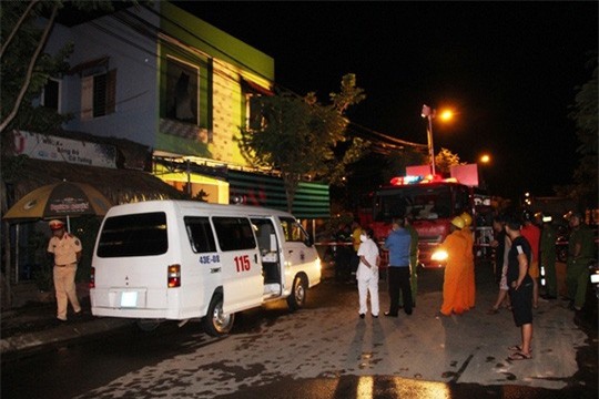 Cháy nhà giữa đêm, 2 cha con chết thảm