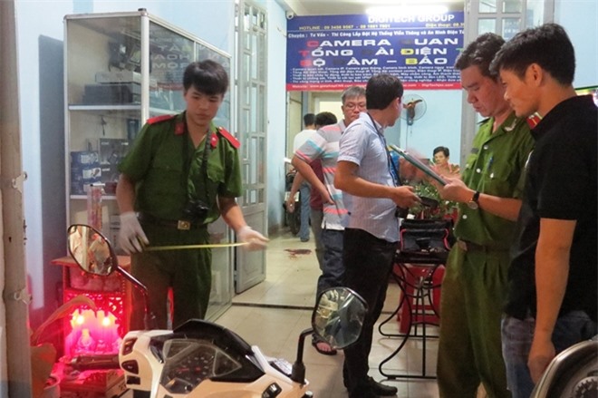 Chê quán chim bán đắt, 2 đối tượng cầm dao đâm chết chủ quán?