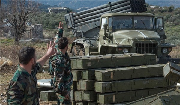 Chĩa súng vào IS, quân đội Syria giành lại 100 km vuông ở Palmyra