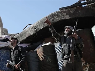 Chiến cơ Syria nã hỏa lực vào tuyến phòng thủ của IS ở Raqqa