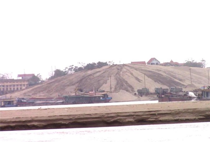 Chống lệnh TP Hà Nội, huyện Mê Linh làm ngơ cho cát tặc?