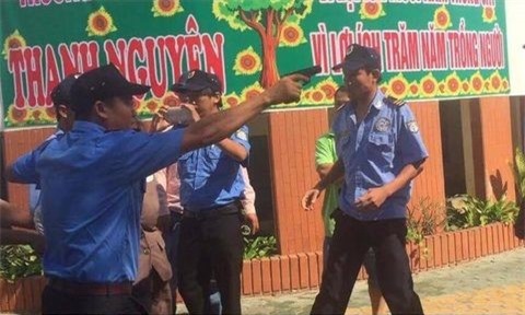 Chủ trường học bị còng tay: Tình tiết mới nhất