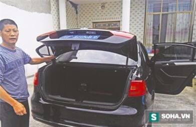 Chui vào cốp xe của bố chơi, 2 đứa trẻ mất mạng thương tâm