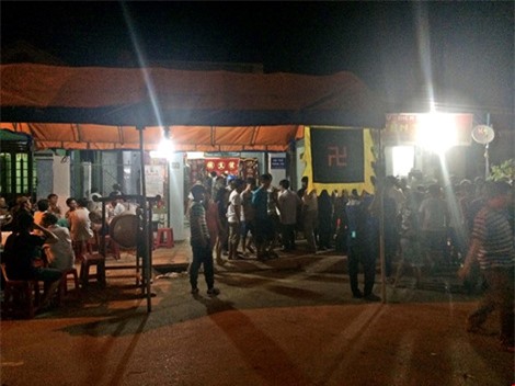 Cô dâu bật khóc vì chú rể bị chém chết trước ngày cưới